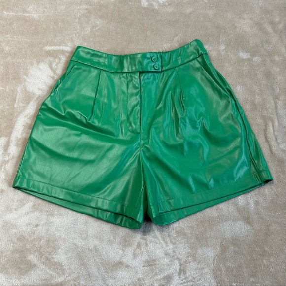 EE:Some Kelly Green High Waisted Pleather Faux Leather Shorts Size Small NWT - Picture 1 of 10